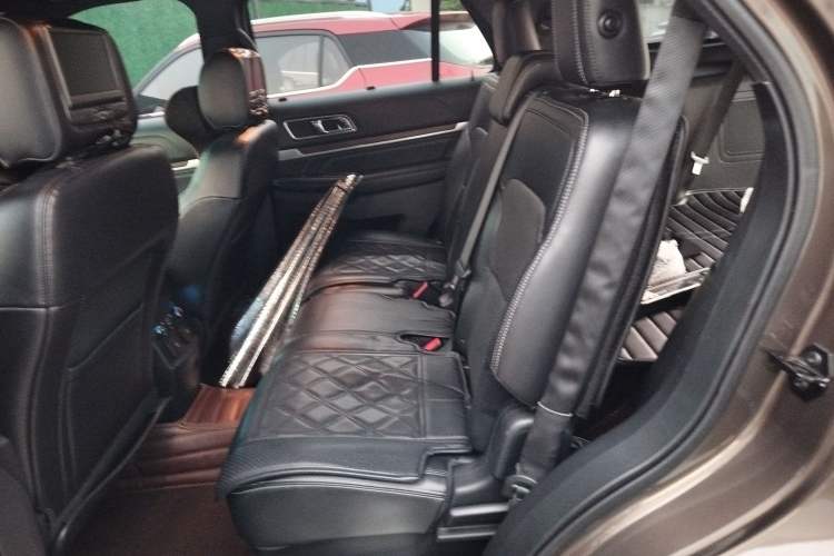 Used Ford Explorer 2016 2.3T Elite Edition Interior 4