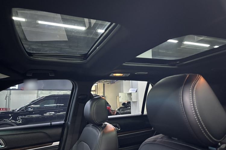 Used Ford Explorer 2016 2.3T Elite Edition Interior 8