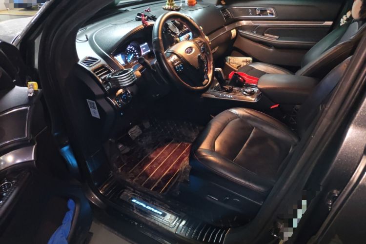 Used Ford Explorer 2016 3.5T Elite Edition Interior 3