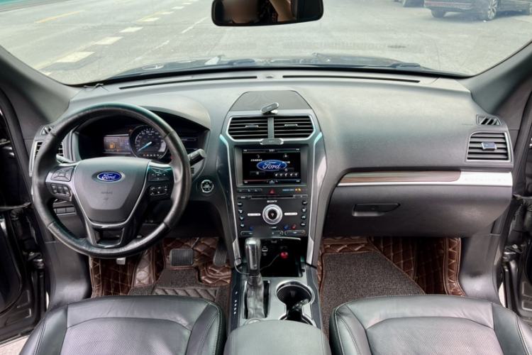 Used Ford Explorer 2016 2.3T Elite Edition Interior 4