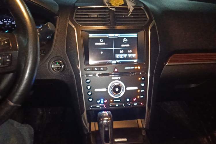 Used Ford Explorer 2016 2.3T Elite Edition Audio And AC Panel