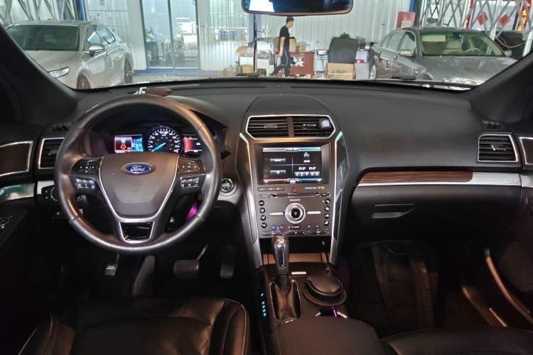 Used Ford Explorer 2016 2.3T Elite Edition Center Console