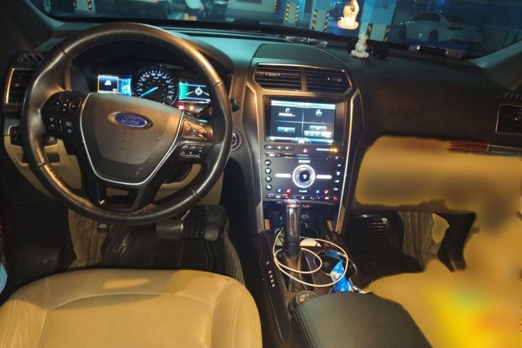 Used Ford Explorer 2016 2.3T Elite Edition Interior 2