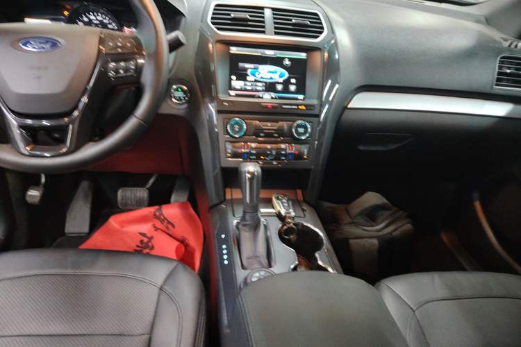Used Ford Explorer 2016 2.3T Fashion Edition Audio And AC Panel