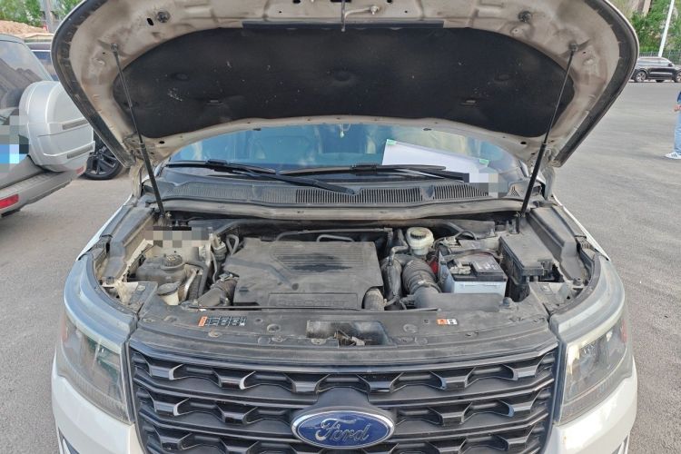 Used Ford Explorer  Engine Bay