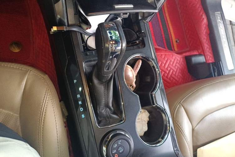 Used Ford Explorer 2016 2.3T Elite Edition Gear Lever