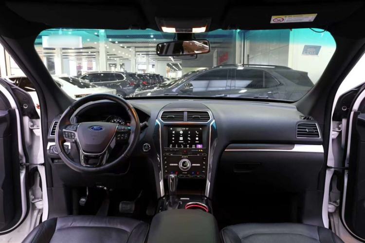 Used Ford Explorer 2016 2.3T Elite Edition Interior 1