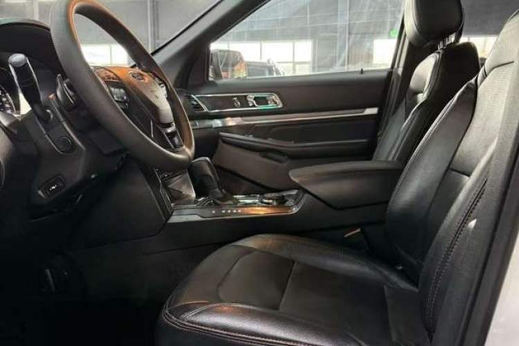 Used Ford Explorer 2016 3.5T Sport Edition Interior 2