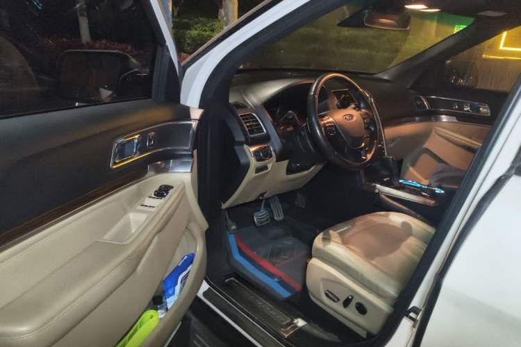 Used Ford Explorer 2016 2.3T Elite Edition Interior 3