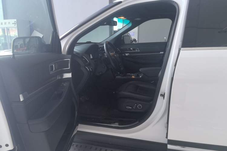 Used Ford Explorer 2016 2.3T Elite Edition Interior 4