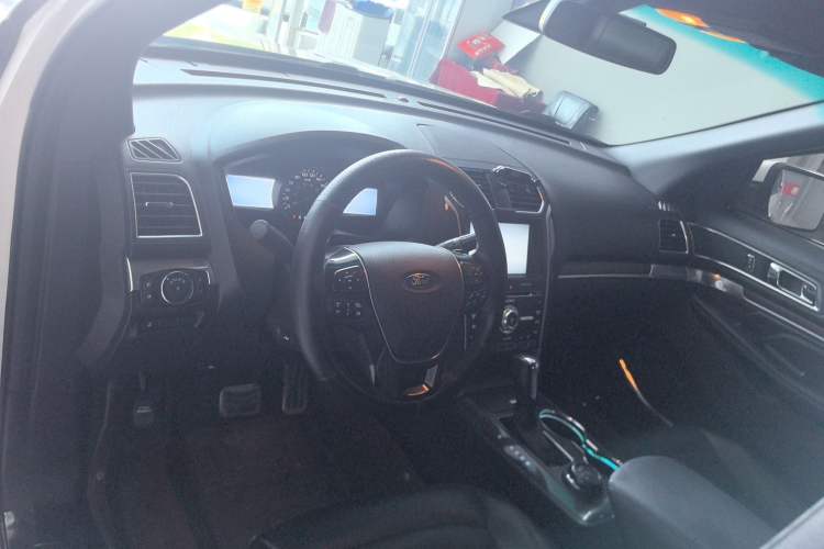 Used Ford Explorer 2016 2.3T Elite Edition Interior 5
