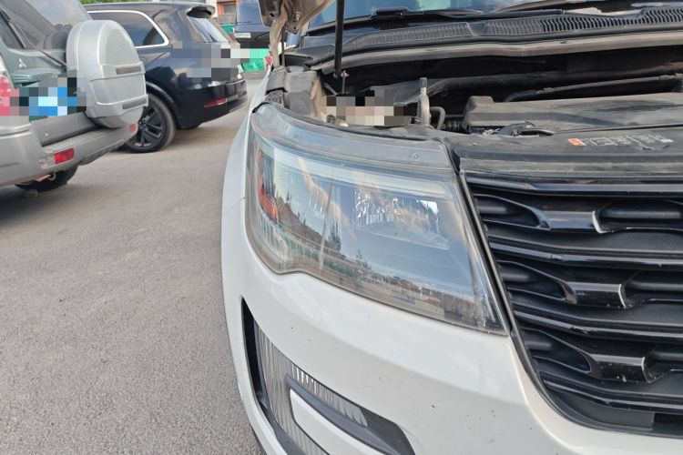 Used Ford Explorer  Right Front Headlight