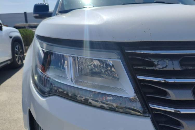 Used Ford Explorer  Right Front Headlight