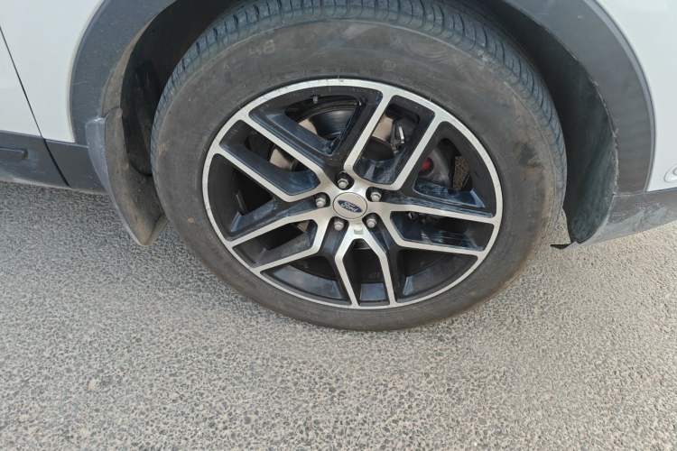Used Ford Explorer  Right Front Wheel Hub