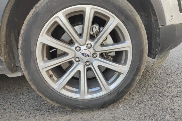 Used Ford Explorer 2016 2.3T Elite Edition Right Front Wheel Hub