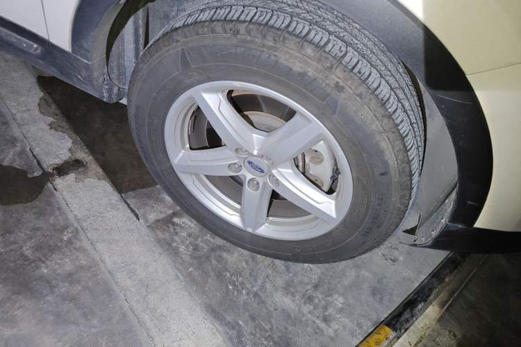 Used Ford Explorer 2016 2.3T Fashion Edition Right Front Wheel Hub