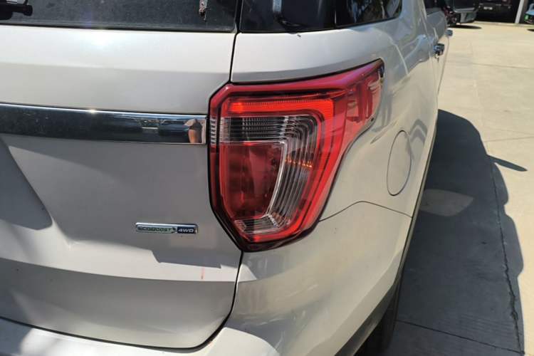 Used Ford Explorer 2016 2.3T Elite Edition Right Rear Taillight