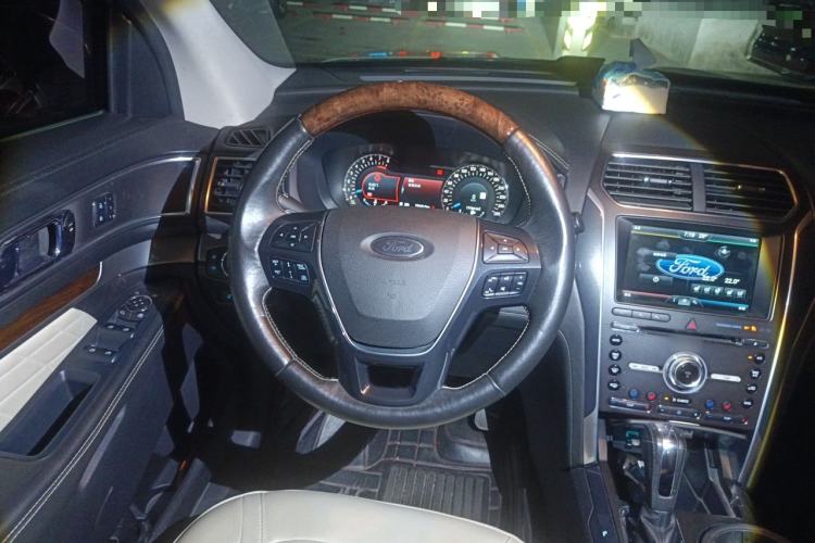 Used Ford Explorer 2016 3.5T Platinum Edition Steering Wheel