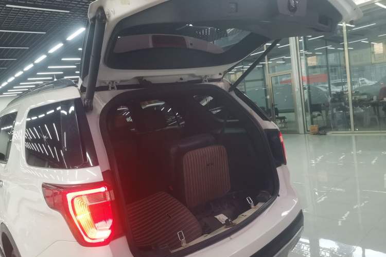 Used Ford Explorer 2016 2.3T Elite Edition Trunk
