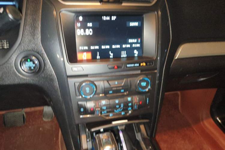 Used Ford Explorer 2017 2.3T Fashion Edition Audio And AC Panel