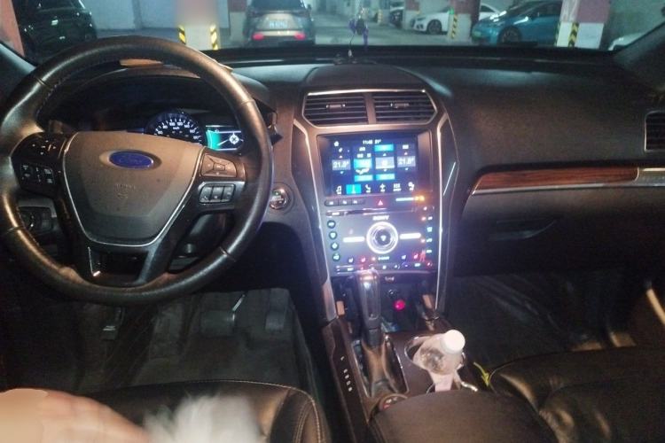 Used Ford Explorer 2017 2.3T Elite Edition Center Console