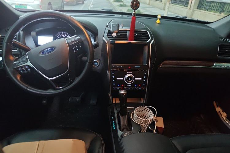 Used Ford Explorer 2017 2.3T Elite Edition Center Console