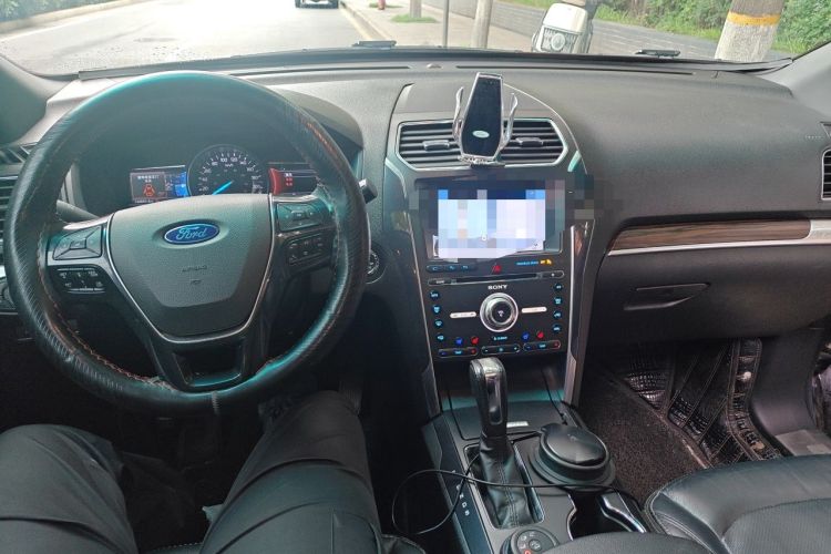 Used Ford Explorer 2017 3.5T Elite Edition Center Console