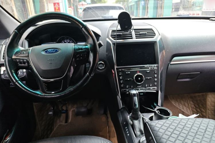 Used Ford Explorer 2017 2.3T Elite Edition Center Console
