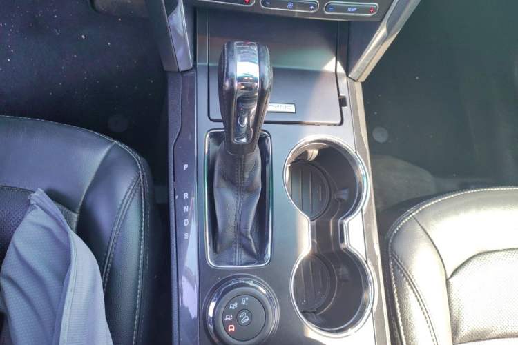 Used Ford Explorer 2017 2.3T Elite Edition Gear Lever