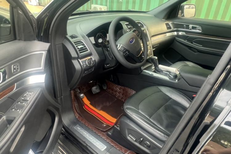 Used Ford Explorer 2017 2.3T Elite Edition Interior 2