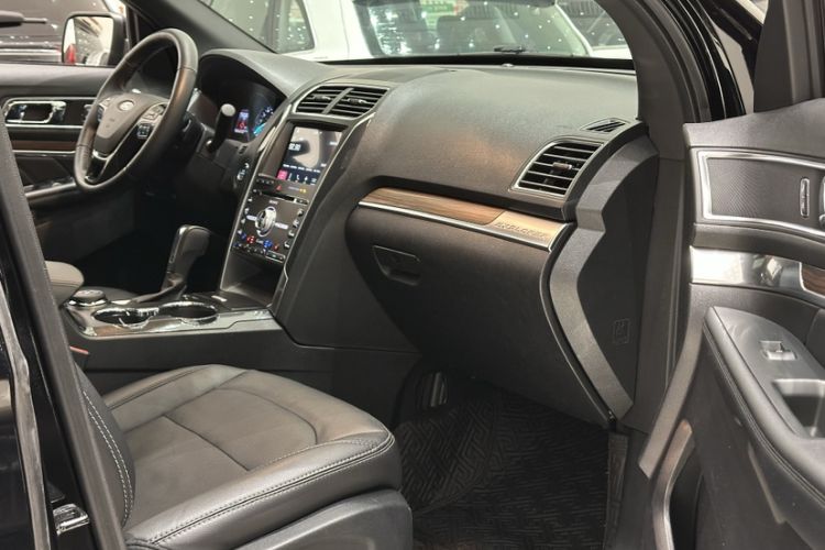 Used Ford Explorer 2017 2.3T Elite Edition Interior 3