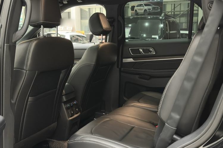 Used Ford Explorer 2017 2.3T Elite Edition Interior 5