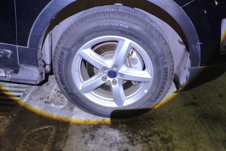 Used Ford Explorer 2017 2.3T Fashion Edition Right Front Wheel Hub