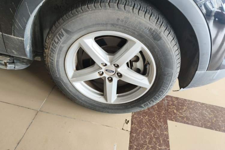Used Ford Explorer 2017 2.3T Fashion Edition Right Front Wheel Hub
