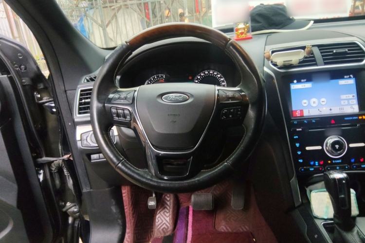 Used Ford Explorer 2017 3.5T Platinum Edition Steering Wheel