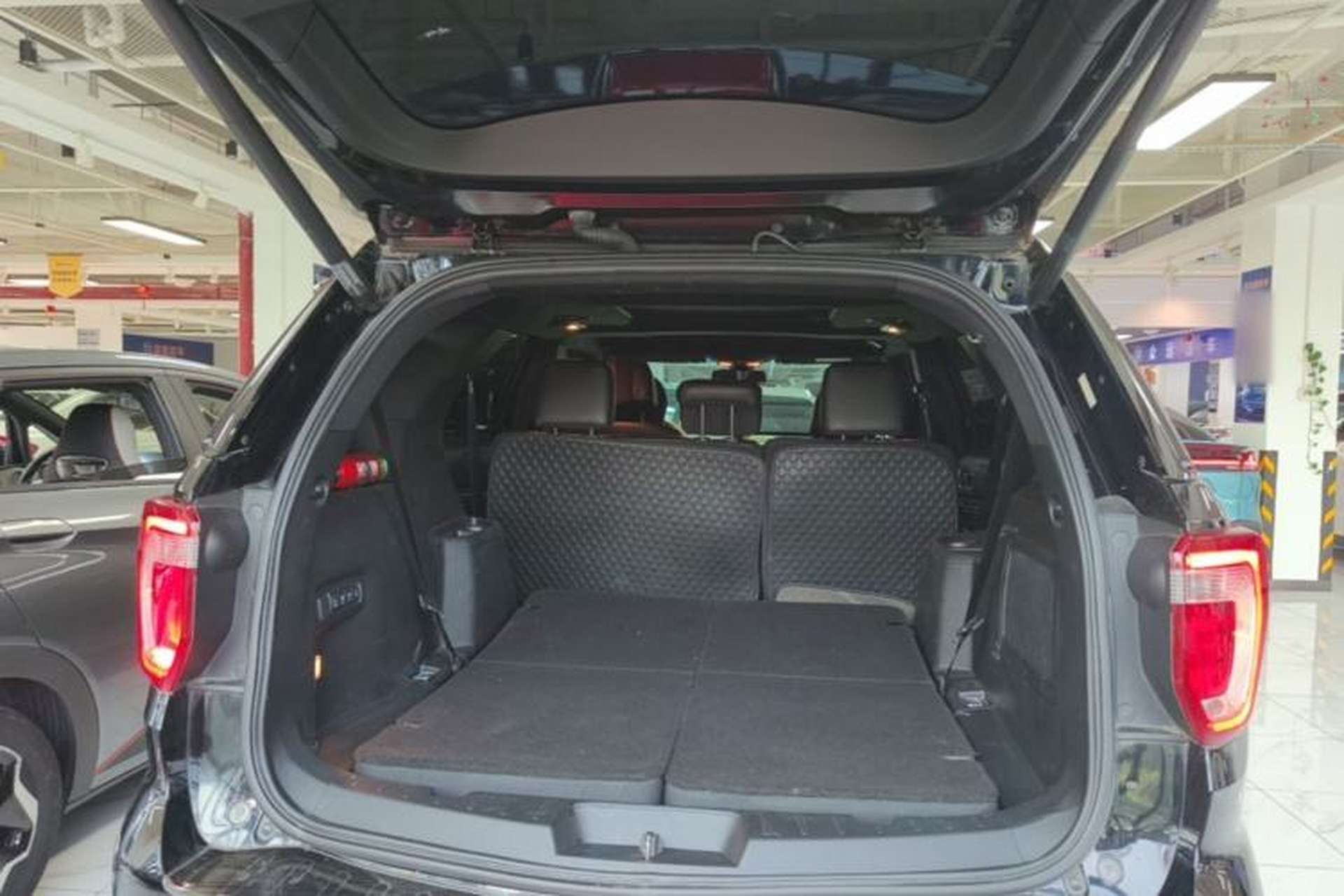 Used Ford Explorer 2017 2.3T Elite Edition Trunk