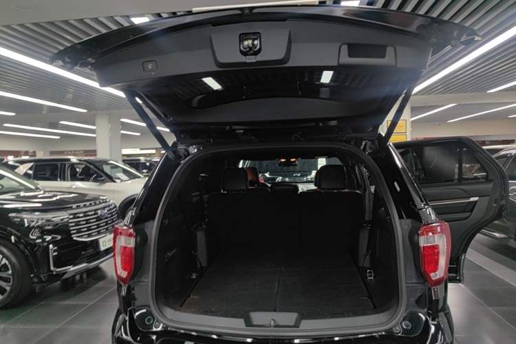 Used Ford Explorer 2017 2.3T Elite Edition Trunk