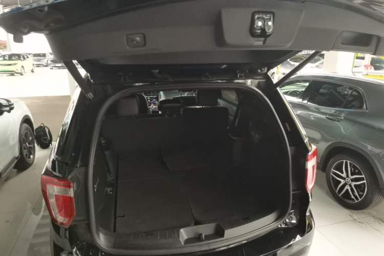 Used Ford Explorer 2017 2.3T Elite Edition Trunk