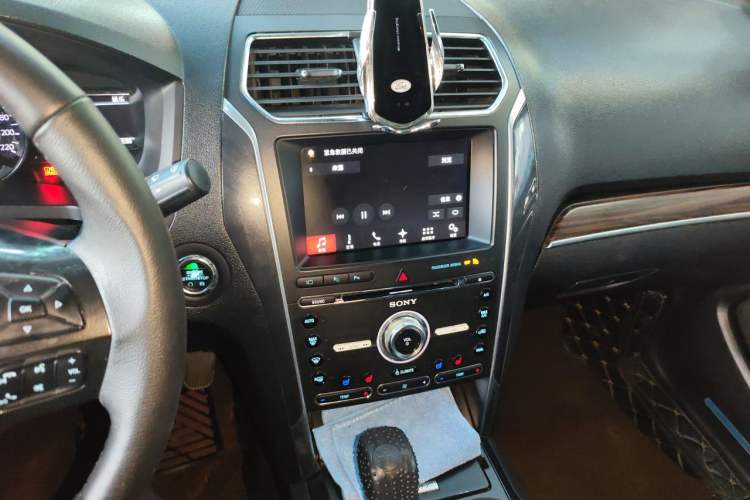 Used Ford Explorer 2017 2.3T Elite Edition Audio And AC Panel
