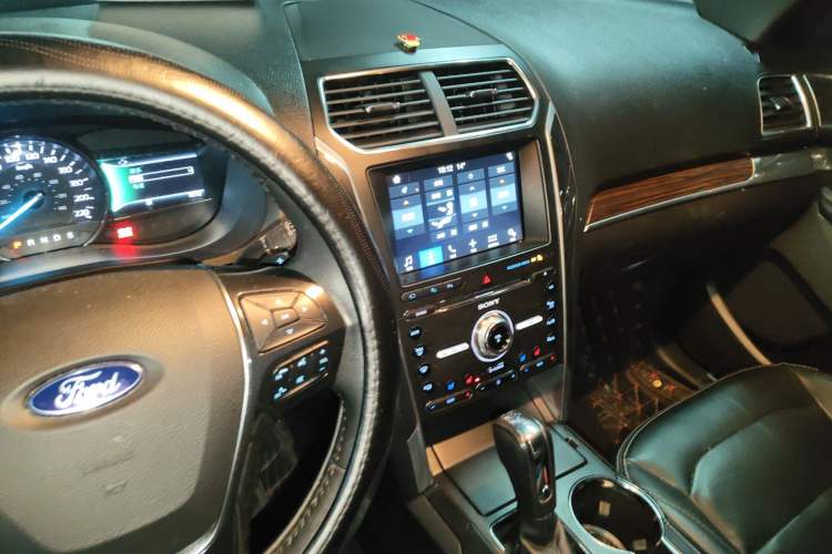 Used Ford Explorer 2017 2.3T Elite Edition Audio And AC Panel