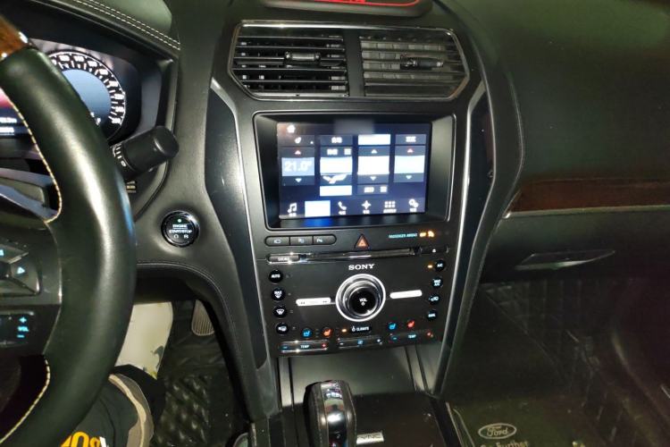 Used Ford Explorer 2017 3.5T Platinum Edition Audio And AC Panel