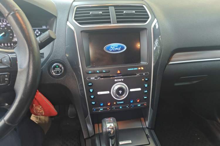 Used Ford Explorer 2017 3.5T Elite Edition Audio And AC Panel