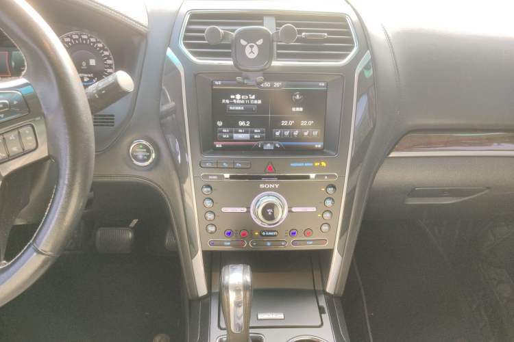 Used Ford Explorer 2017 3.5T Platinum Edition Audio And AC Panel