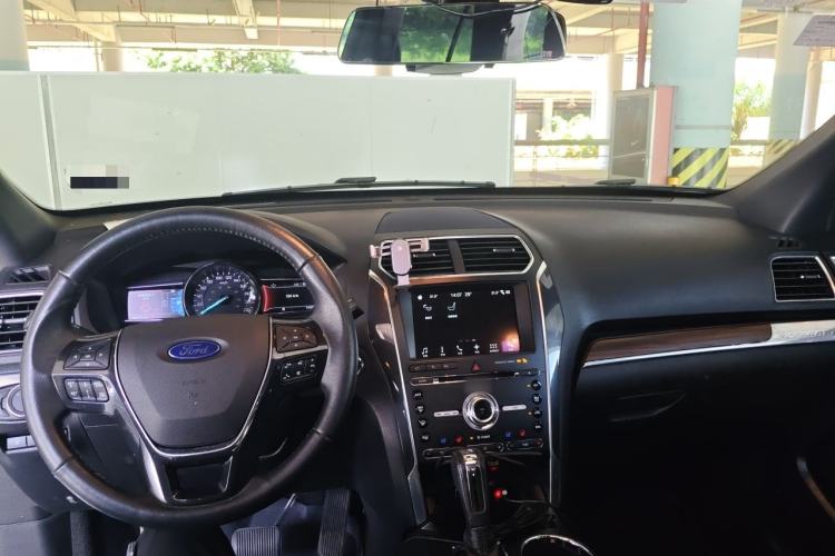 Used Ford Explorer 2017 2.3T Elite Edition Center Console