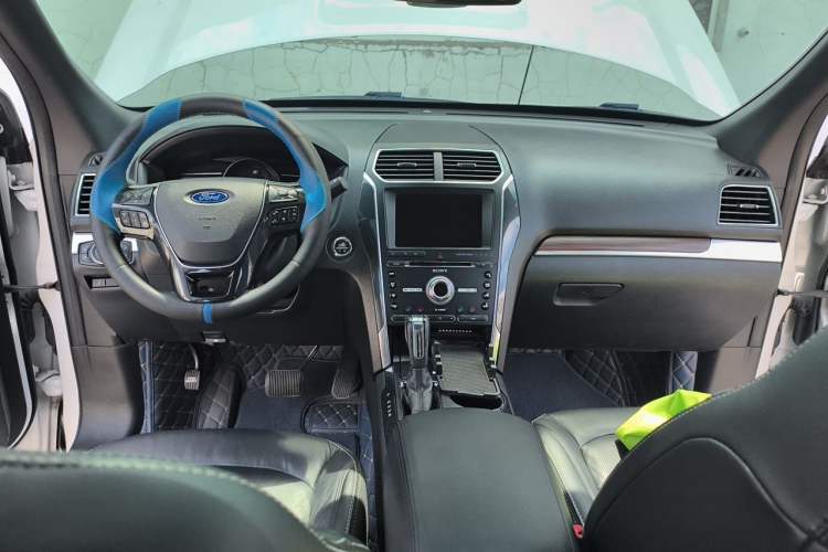 Used Ford Explorer 2017 3.5T Elite Edition Center Console