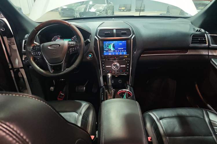 Used Ford Explorer 2017 3.5T Platinum Edition Center Console