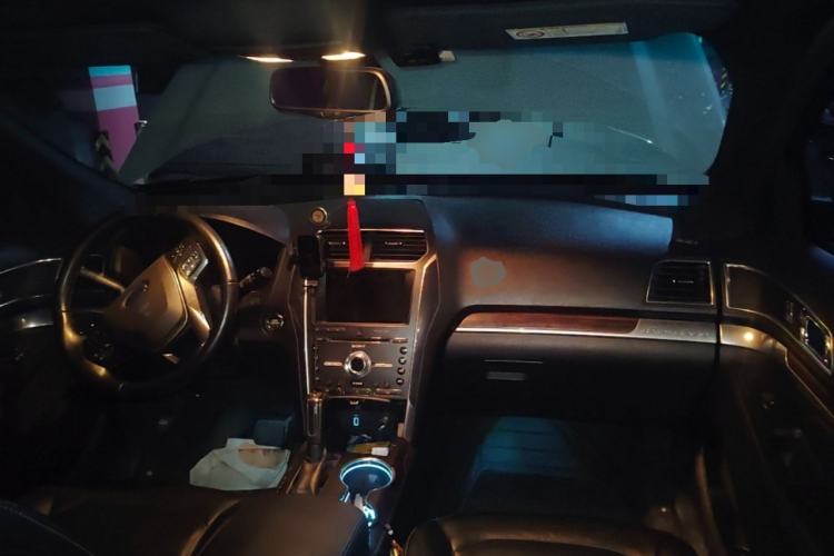 Used Ford Explorer 2017 2.3T Elite Edition Center Console