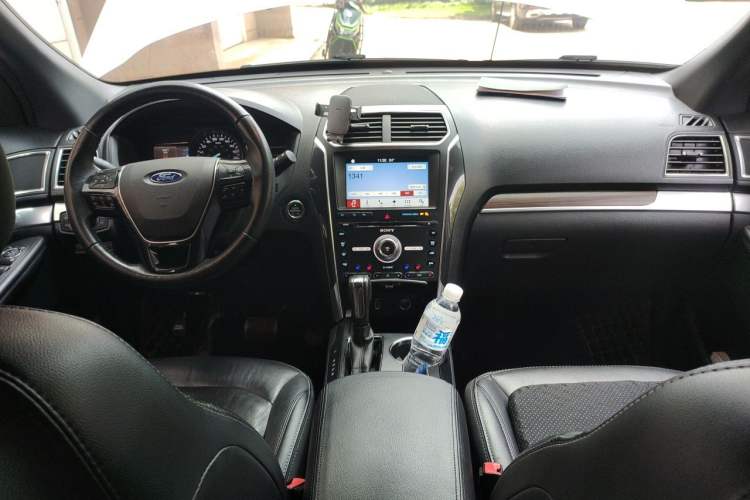 Used Ford Explorer  Center Console