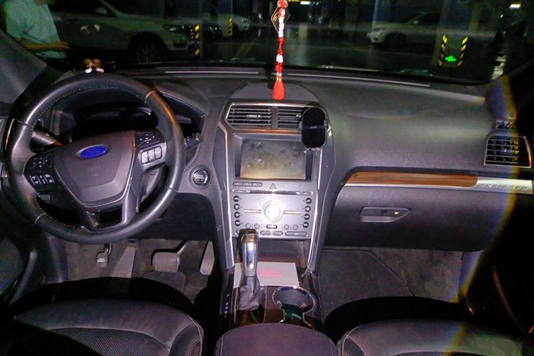 Used Ford Explorer 2017 2.3T Elite Edition Center Console