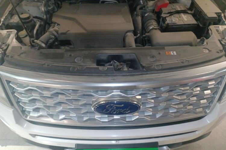 Used Ford Explorer 2017 3.5T Platinum Edition Engine Bay